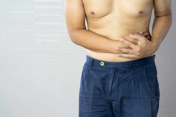 What are the steps to replace the clutch cable on a Triumph Bonneville T100?